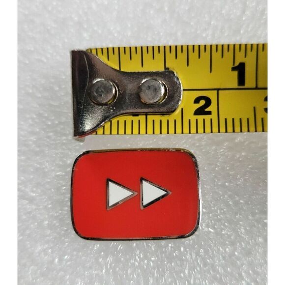 (You Tube) Fast Forward Button Hat Pin YouTube Pinback Pin Pintrill 2016 - Picture 2 of 4